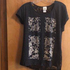 Size S Daytrip T-shirt wi/Cute lace back